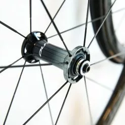 Shimano Dura-Ace C40 R9100 Tubular Wheelset - Rim Brake 25 Shimano Dura-Ace C40 R9100 Tubular Wheelset - Rim Brake -TT cykler Salgsbutik 8T1A0393